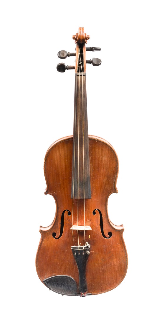 | VIOLINE 'P.D. A.D.' MODELL STAINER: VIOLINE 'P.D. A.D.' MODELL STAINER Anfang 20. Jh. Zweiteilige Fichtenholzdecke und Ahornboden, brauner Lack, mit Koffer. 4/4 Geige, L. 59,5 cm, Korpusl. 36 cm. Rückseitig auf dem Boden gemarkt