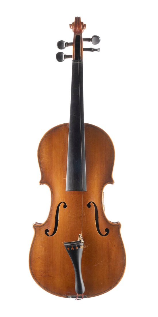 | VIOLINE: VIOLINE Deutsch, Anfang 20. Jh. Zweiteilige Fichtenholzdecke und geflammter Ahornboden, hellbrauner Lack, doppelte Randeinlage. 4/4 Geige, L. 59,8 cm, Korpusl. 35,8 cm. Ohne Geigenzettel. Min. ber. un