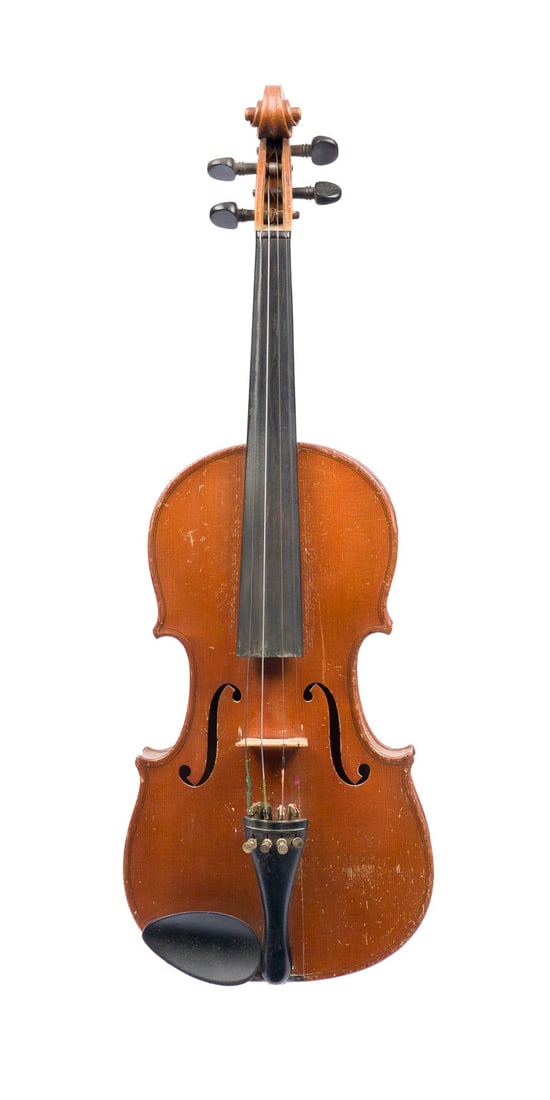 | VIOLINE: VIOLINE Anfang 20. Jh. Zweiteilige Fichtenholzdecke und Ahornboden, brauner Lack. 4/4 Geige, L. 59,2, Korpusl. 35,6 cm. Ohne Geigenzettel. Part. best. und besch., Deckenriss, rest.VIOLINE
