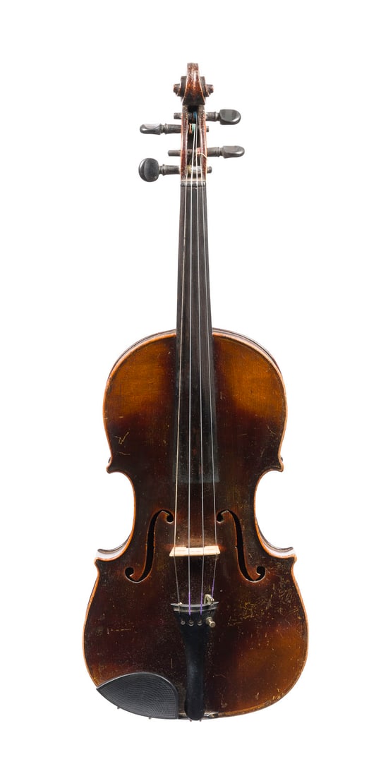 | VIOLINE: VIOLINE Sachsen/Böhmen, Anfang 20. Jh. Zweiteilige Fichtenholzdecke und Ahornboden, brauner schattierter Lack, mit Koffer. 4/4 Geige, L. 59,3 cm, Korpusl. 35,6 cm. Part. best. und ber.VIOLINE
