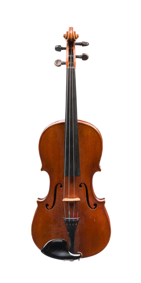 | VIOLINE BEZ. 'EUGEN GÄRTNER': VIOLINE BEZ. 'EUGEN GÄRTNER' Stuttgart, wohl um 1930 Zweiteilige Fichtenholzdecke und Ahornboden, brauner Lack. 4/4 Geige, L. 58,9 cm, Korpusl. 35,5 cm. Geigenzettel: Eugen Gärtner Atelier für