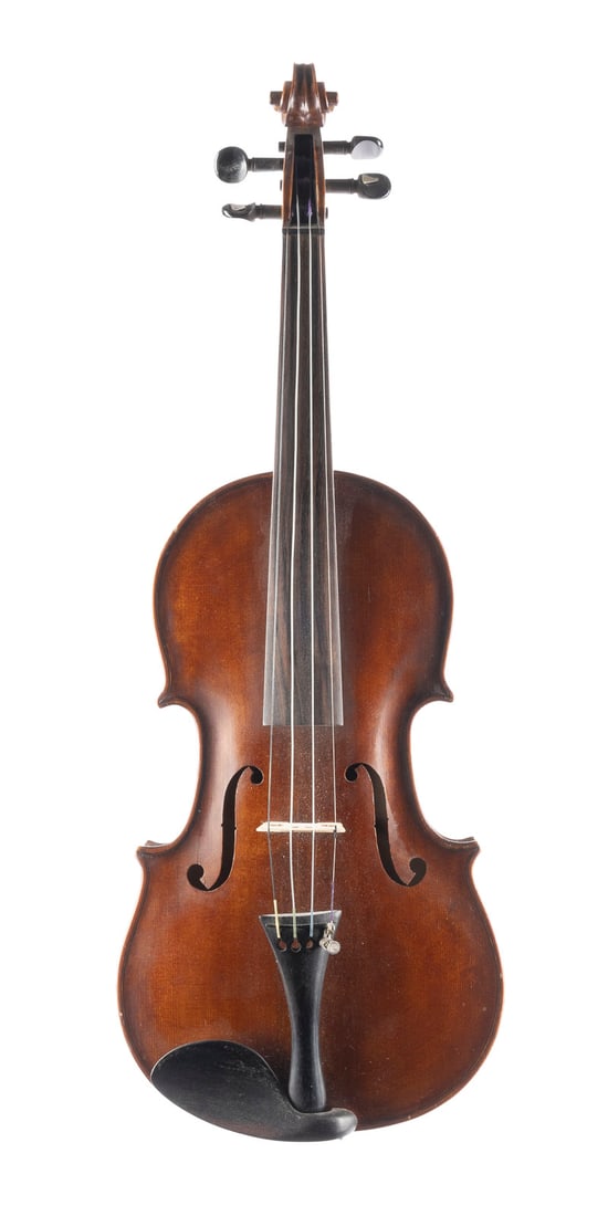 | VIOLINE GEBRÜDER NÜRNBERGER: VIOLINE GEBRÜDER NÜRNBERGER Markneukirchen, 1920 Zweiteilige Fichtenholzdecke und einteiliger Ahornboden, dunkelbrauner Lack. 4/4 Geige, L. 60 cm, Korpusl. 36 cm. Geigenzettel: 'Gebr. v.