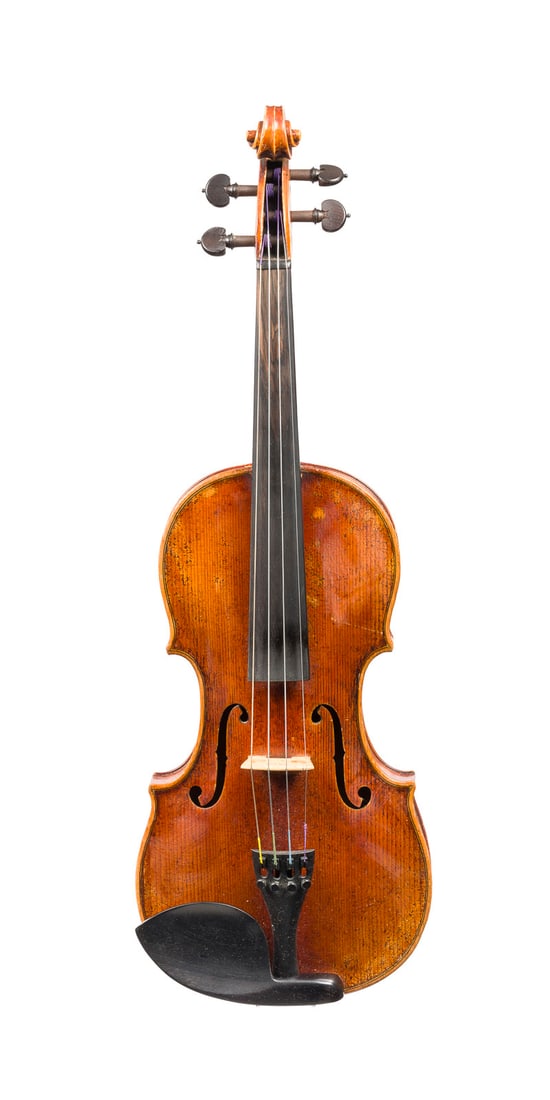 | VIOLINE: VIOLINE Deutsch, Anfang 20. Jh. Einteilige Fichtenholzdecke und Ahornboden, brauner Lack, mit Koffer. 4/4 Geige, L. 59,4 cm, Korpusl. 36 cm. Part. best.VIOLINE
