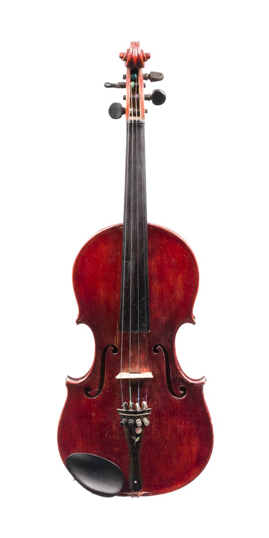 | VIOLINE SPANISCHE WERKSTATTARBEIT: VIOLINE SPANISCHE WERKSTATTARBEIT Wohl Spanien, 1927 Einteilige Fichtenholzdecke und Ahornboden, dunkelroter Lack, mit Koffer. 4/4 Geige, L. 59,5 cm, Korpusl. 36,1 cm. Am Zäpfchen bez. Spanien,