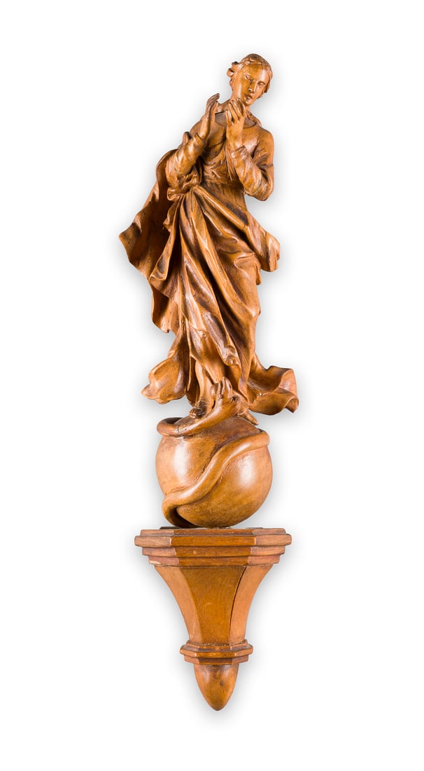| MARIA IMMACULATA: MARIA IMMACULATA Süddeutsch, 17. Jh. Lindenholz, plastisch geschnitzt, gebeizt, auf einer Wandkonsole. H. 49, B. 18, T. 10 cm, Gew. ca. 0,76kg. Part. best., rest., min. besch.MARIA IMMACULATA