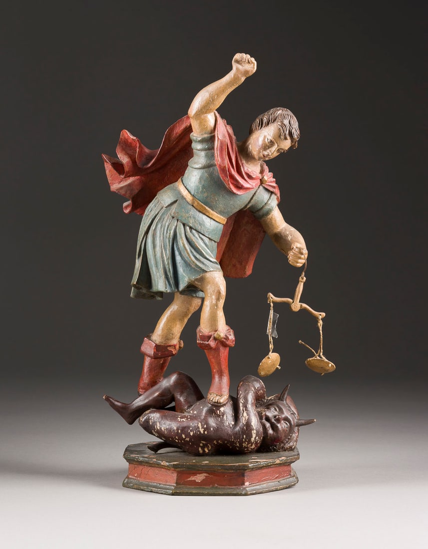 | HEILIGER MICHAEL MIT WAAGE: HEILIGER MICHAEL MIT WAAGE Süddeutsch, 18. Jh. Holz, vollplastisch geschnitzt, polychrom gefasst, auf einem Sockel. H. 37, B. 18, T. 15 cm, Gew. ca. 1kg. Part. Fassungsverluste und best., Waage besch