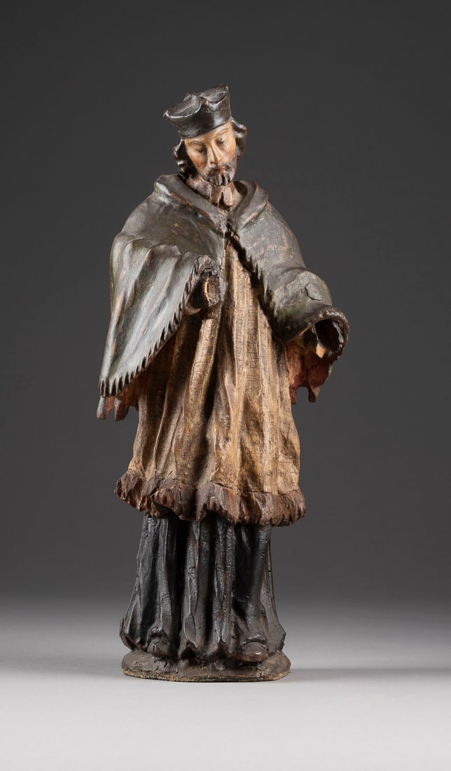 | HEILIGER NEPOMUK: HEILIGER NEPOMUK Osteuropa, um 1700 Holz, plastisch geschnitzt, polychrom gefasst. H. 37, B. 16, T. 10 cm, Gew. ca. 0,7kg. Part. best., Fassungsverluste, rückseitig Anobienbefall.HEILIGER NEPOMUK