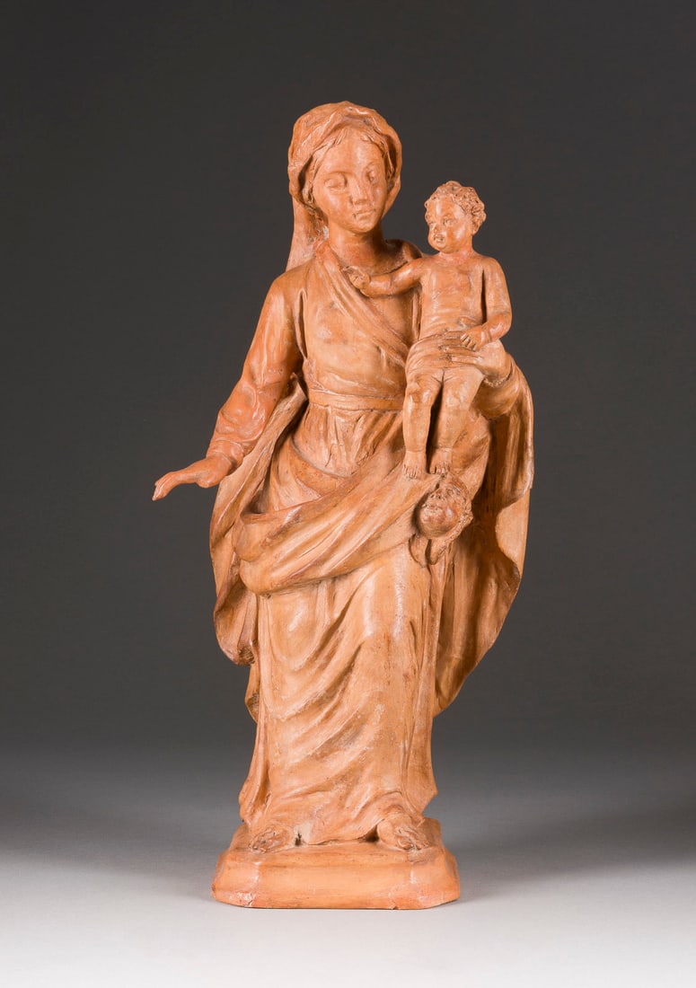 | GOTTESMUTTER MIT DEM CHRISTUSKIND: GOTTESMUTTER MIT DEM CHRISTUSKIND Italien, 18./19. Jh. Terrakotta, plastisch modelliert. H. 48,5, B. 24, T. 16 cm, Gew. ca. 5,6 kg. Part. best., min. besch.GOTTESMUTTER MIT DEM CHRISTUSKIND