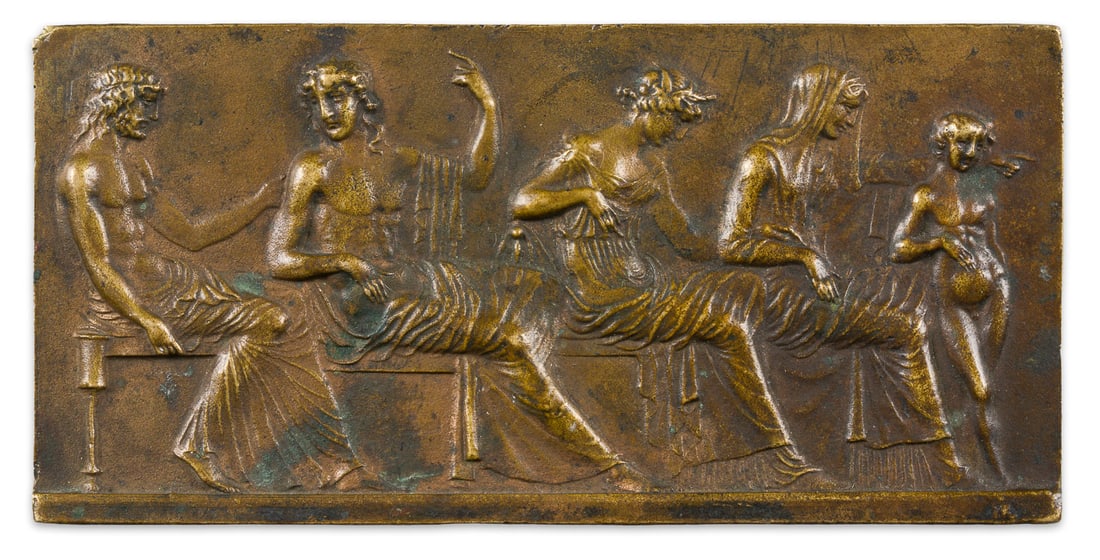 FRANZÖSISCHER BILDPLASTIKER | RELIEF: ANTIKES BANKETT 'A LA: FRANZÖSISCHER BILDPLASTIKER Tätig im 19./ 20. Jh. RELIEF: ANTIKES BANKETT 'A LA GRECQUE' Wohl Paris Bronze, braun patiniert, reliefiert. H. 5,5, B. 11,5, T. 0,3 cm, Gew. ca. 116g. Rückseitig Ritzbe