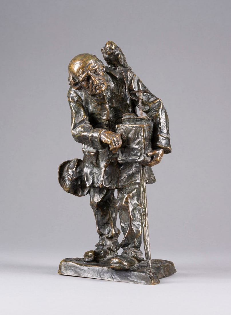 OSKAR HERTEL | LEIERKASTENMANN UND PAPAGEI (1 of 2)