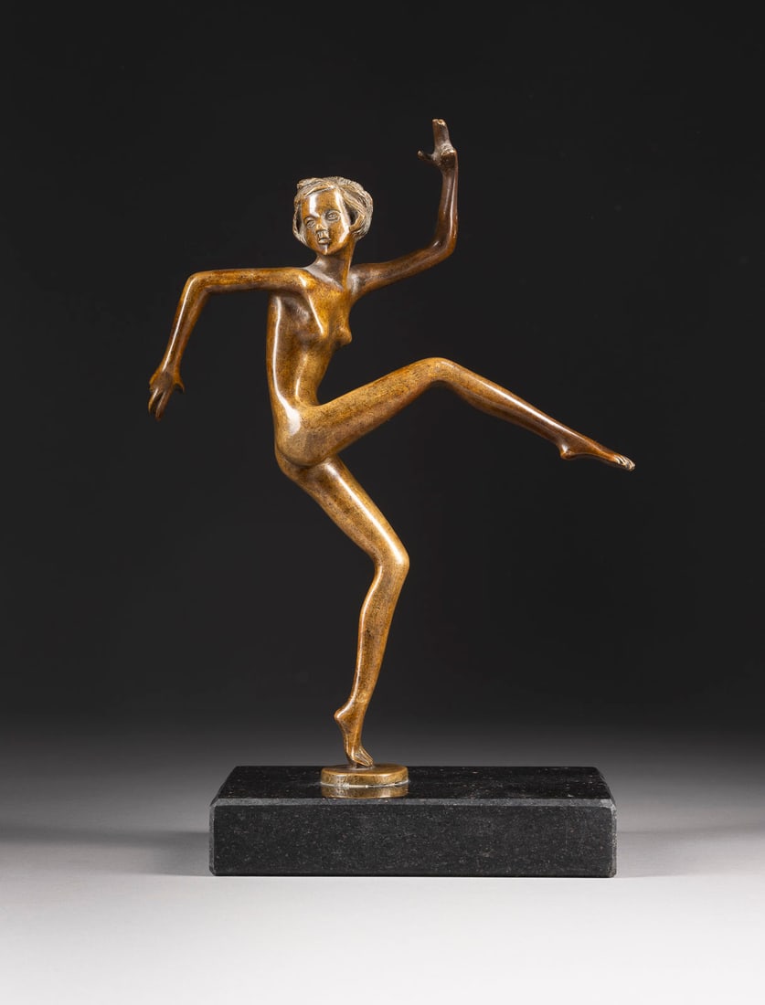 UNBEKANNTER BILDPLASTIKER | TÄNZERIN: UNBEKANNTER BILDPLASTIKER Tätig Anfang 20. Jh. TÄNZERIN Bronze, hell patiniert, auf Granitsockel (H. 3 cm). Ges.-H. 30, B. 20, T. 13,5 cm, Gew. ca. 3,53kg. Part. Verlust der Patina und