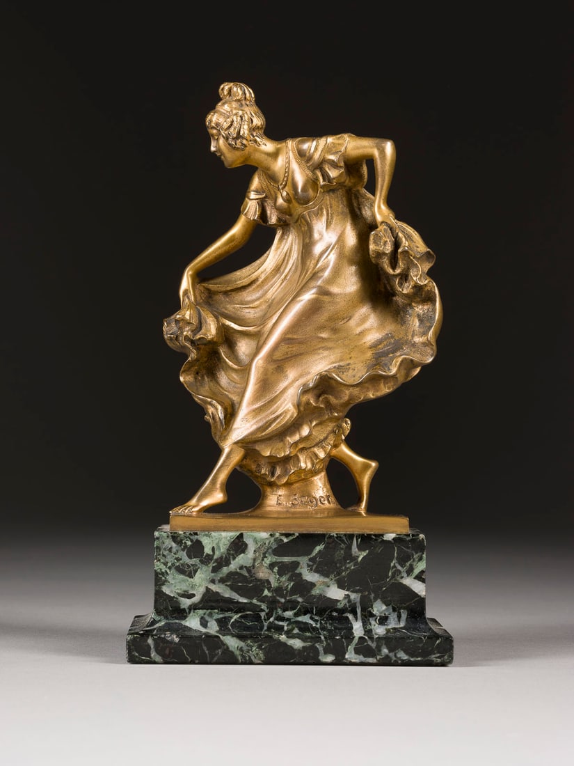 ERNST SEGER | ART DECO TÄNZERIN: ERNST SEGER 1868 Neurode - 1939 Berlin ART DECO TÄNZERIN Bronze, vergoldet, auf einem Marmorsockel (H. 4,5 cm). Ges.-H 19, B. 10, T. 6,5 cm, Gew. ca. 1,66kg. Vorderseitig signiert 'E. Seger', Auf