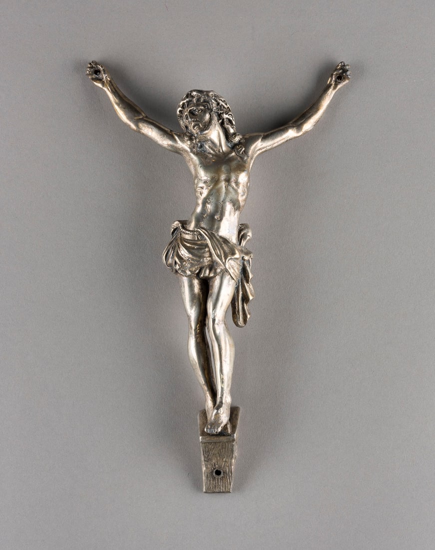 | KORPUS CHRISTI: KORPUS CHRISTI Vermutlich Süddeutsch oder Italien, 19. Jh. Bronze, versilbert, Hohlguss, Nagelungsstellen, rückseitig Oberkörper gehöhlt. H. 26, B. 16, T. 5 cm, Gew. ca. 1kg. Rückseitig am Obersc