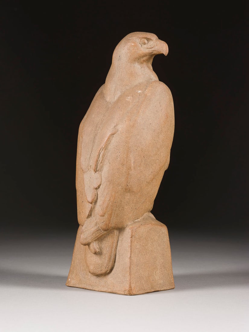 JOSEF FRANZ PALLENBERG | SITZENDER ADLER: JOSEF FRANZ PALLENBERG 1882 Köln - 1946 Düsseldorf SITZENDER ADLER Terrakotta, plastisch gearbeitet, rote Scherben. H. 27,5, B. 10,5, T. 10 cm, Gew. ca. 1kg. Seitlich bez. Jos. Pallenberg'. Min. bes