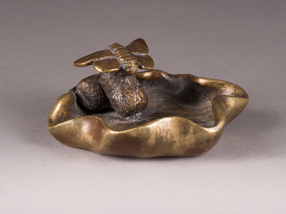 WIENER BILDPLASTIKER | SCHALE MIT INSEKT (1 of 2)