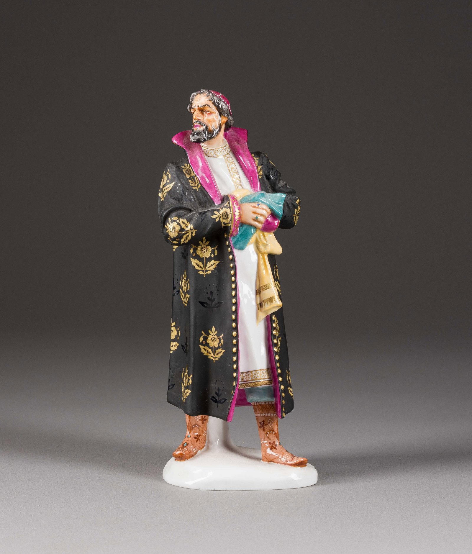 | FIGUR VON F.I. SCHALJAPIN ALS BORIS GODUNOW IN DER OPER VON M.P. MUSSORGSKI: A PORCELAIN FIGUR OF F.I. CHALIAPIN AS BORIS GODUNOV IN THE OPERA BY M.P. MUSSORGSKY Soviet Union, Leningrad, Lomonosov Porcelain Factory, Y.A. Troupyansky (design, 1922), 1950-60s 1950-60er Realistic