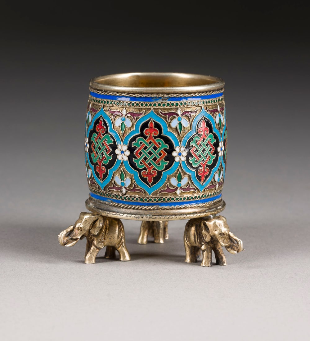| FEINER CLOISONNE-EMAIL-BECHER AUF ELEFANTENFUessEN: A FINE SILVER-GILT AND CLOISONNE ENAMEL BEAKER Russian, Moscow, Ivan Khlebnikov, 1896-1908 On three feet in form of elephants. Marked under base with assayer's mark, 88 standard and master's mark