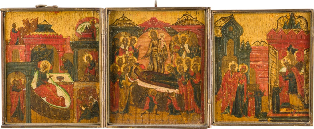| KLEINES TRIPTYCHON MIT DEM ENTSCHLAFEN DER GOTTESMUTTER, DER GEBURT DER GOTTESMUTTER UND DEM: A SMALL TRIPTYCH SHOWING THE DORMITION OF THE MOTHER OF GOD FLANKED BY THE NATIVTIY OF THE MOTHER OF GOD AND THE ENTRY INTO THE TEMPLE Russian, circa 1800 Tempera on wood panels. The haloes and backgr
