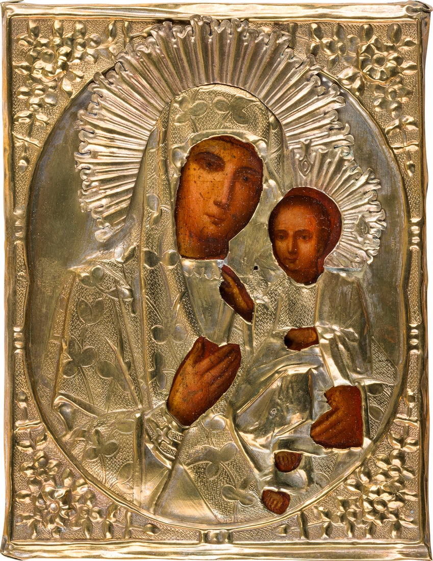 | KLEINE IKONE MIT DER GOTTESMUTTER 'IWERSKAJA' MIT OKLAD: A SMALL ICON SHOWING THE 'IVERSKAYA' MOTHER OF GOD WITH OKLAD Russian, 19th century Oil on wood panel. The brass oklad chased and repousse. Minimally damaged. 22.4 x 17.1 cm.KLEINE IKONE MIT DER GOTTE