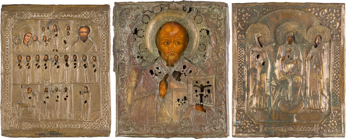 | DREI IKONEN MIT OKLAD: GOTTESMUTTER PETSCHERSKAJA, HEILIGER NIKOLAUS VON MYRA UND MEHRFELDER-IKONE (1 of 5)