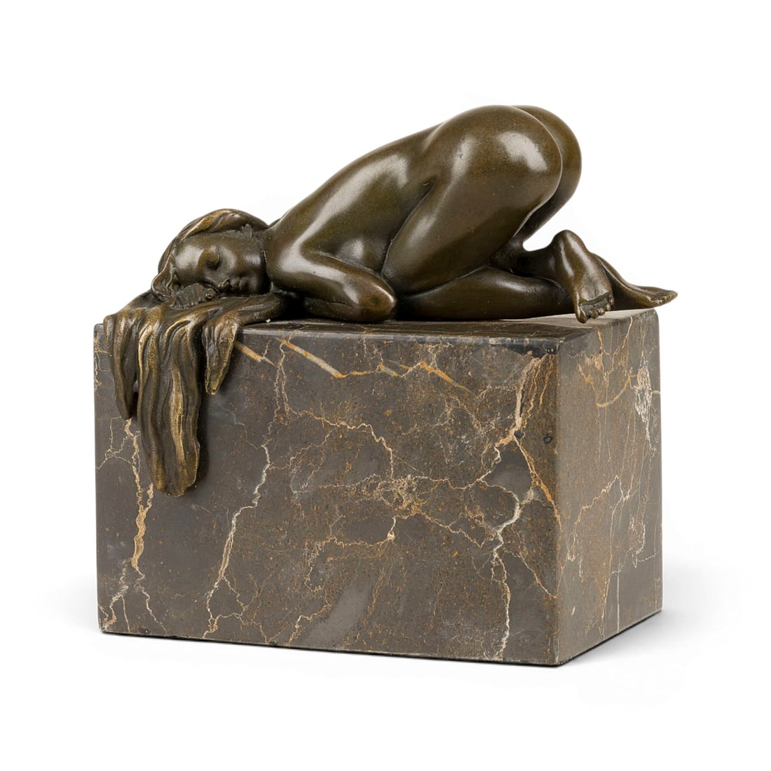 MODERNER BILDPLASTIKER | KNIENDER FRAUENAKT: MODERN SCULPTOR Active in the 20th century KNEELING FEMALE NUDE Bronze, darkbrown patinated, on marble base. 14 x 14.5 x 9 cm, Bronze 10 cm high. 2,9 kg. Signed 'POHL' and with foundry mark 'J.B DEPOS