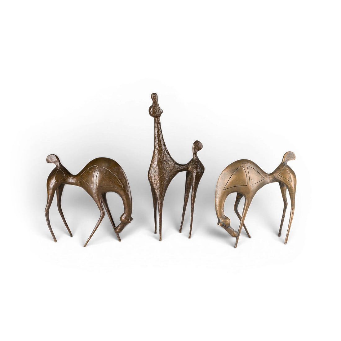 MICHAEL FRANKE | DREI PFERDE: MICHAEL FRANKE 1946 Ershausen bei Eisenach THREE HORSES Bronze, golden brown/brown patinated. 19.5 x 19 x 6.5 resp. 33 x 13 x 5 cm. Total weight 8.8 kg. Monogrammed 'MF' resp. signed and dated 'Mi Fra