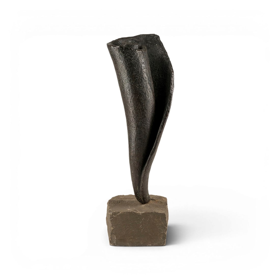 DORIS VON SENGBUSCH-ECKARDT | OHNE TITEL (SCHNECKENFORM): DORIS VON SENGBUSCH-ECKARDT 1905 Zeulenroda - 2000 Dinkelsbuehl UNTITLED Bronze, darkbrown patinated, on stone base. Approx. 57 x 18 x 17 cm. Bronze-height 47 cm. Total weight 10.5 kg (Bronze 5 kg). M