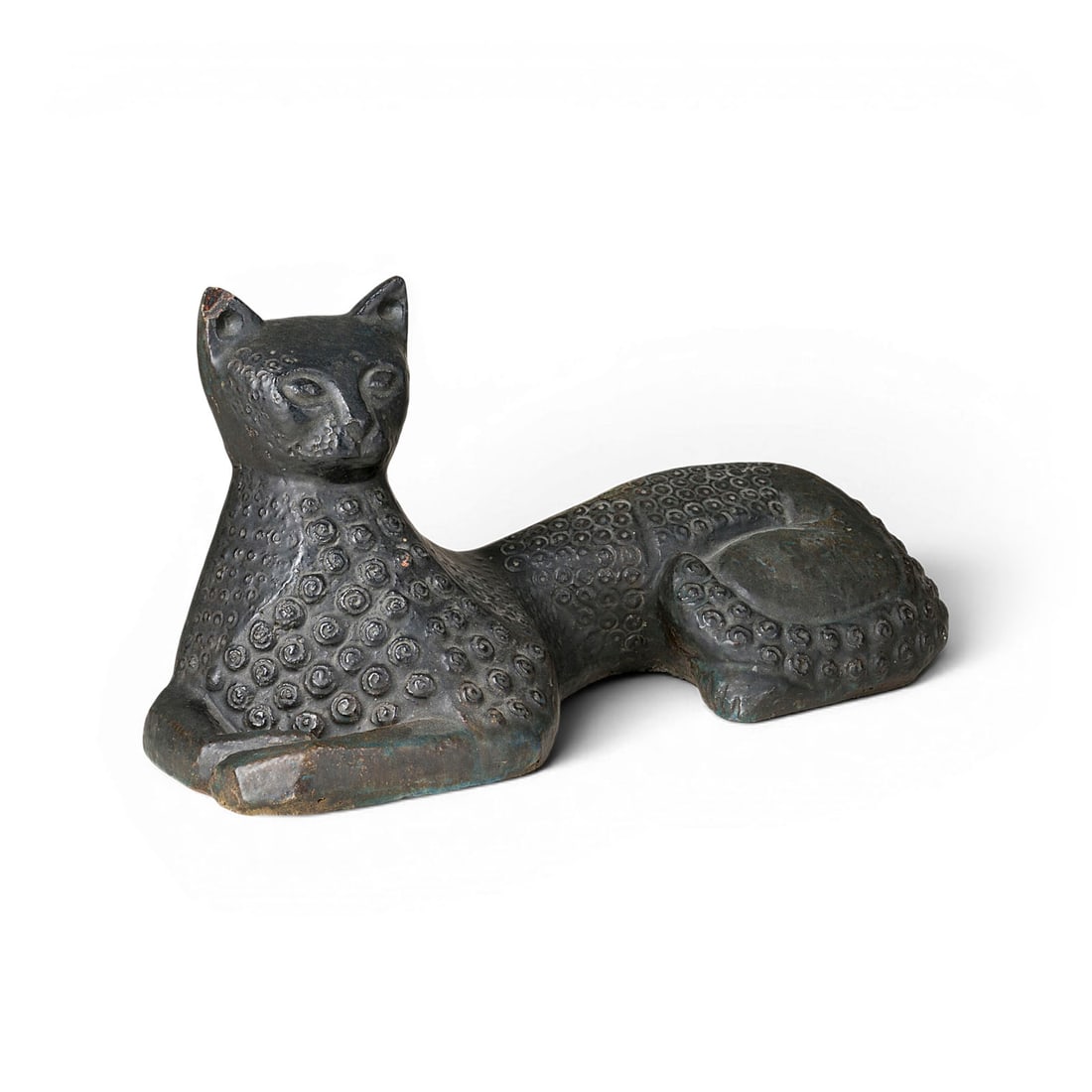 JACQUES POUCHAIN (IM STILE VON) | 'LEOPARD': JACQUES POUCHAIN (IN THE MANNER OF) 'LEOPARD' Probably France, around 1960 Reddish stoneware, dark-brown grey glaze over blue-green. H. 26 cm, W. 51 cm, D. 22 cm. Partially chipped.JACQUES POUCHAIN (I