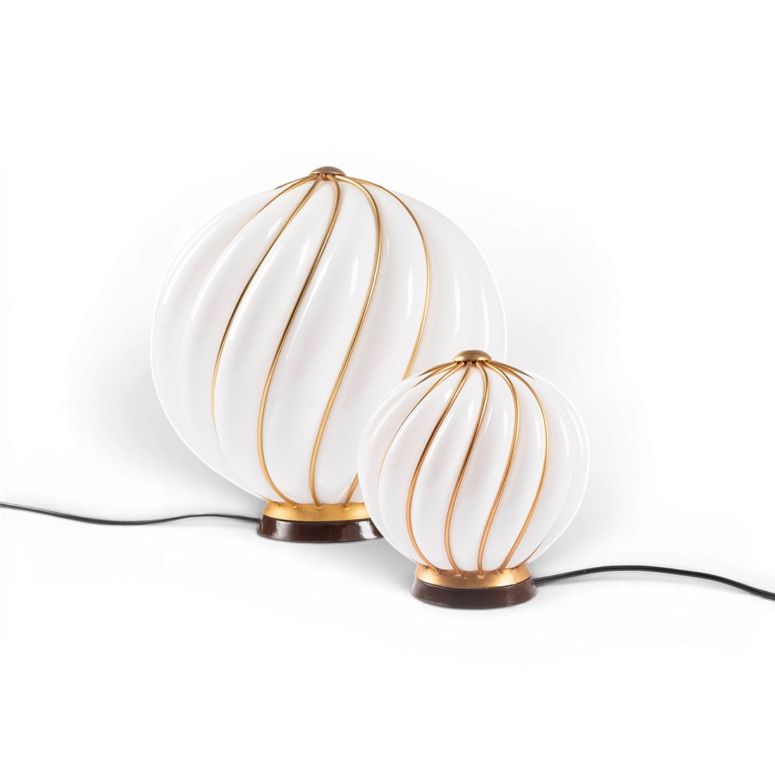 ADOLF LOOS | PAAR LEUCHTEN SERIE 'LOOS': ADOLF LOOS 1870 Brno - 1933 Kalksburg (Vienna) COUPLE OF 'LOOS' LAMPS Italy, Veart around 1970 White glass, metall (probably gilded), lacquered wood, each single-light electrified. D. 20 / 40 cm. Only