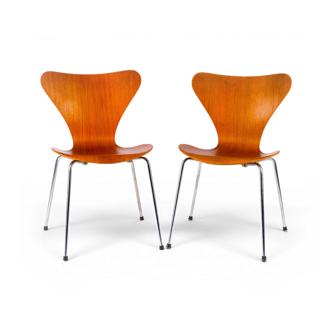 ARNE JACOBSEN | PAAR STUEHLE MODELL '3107' (1 of 4)