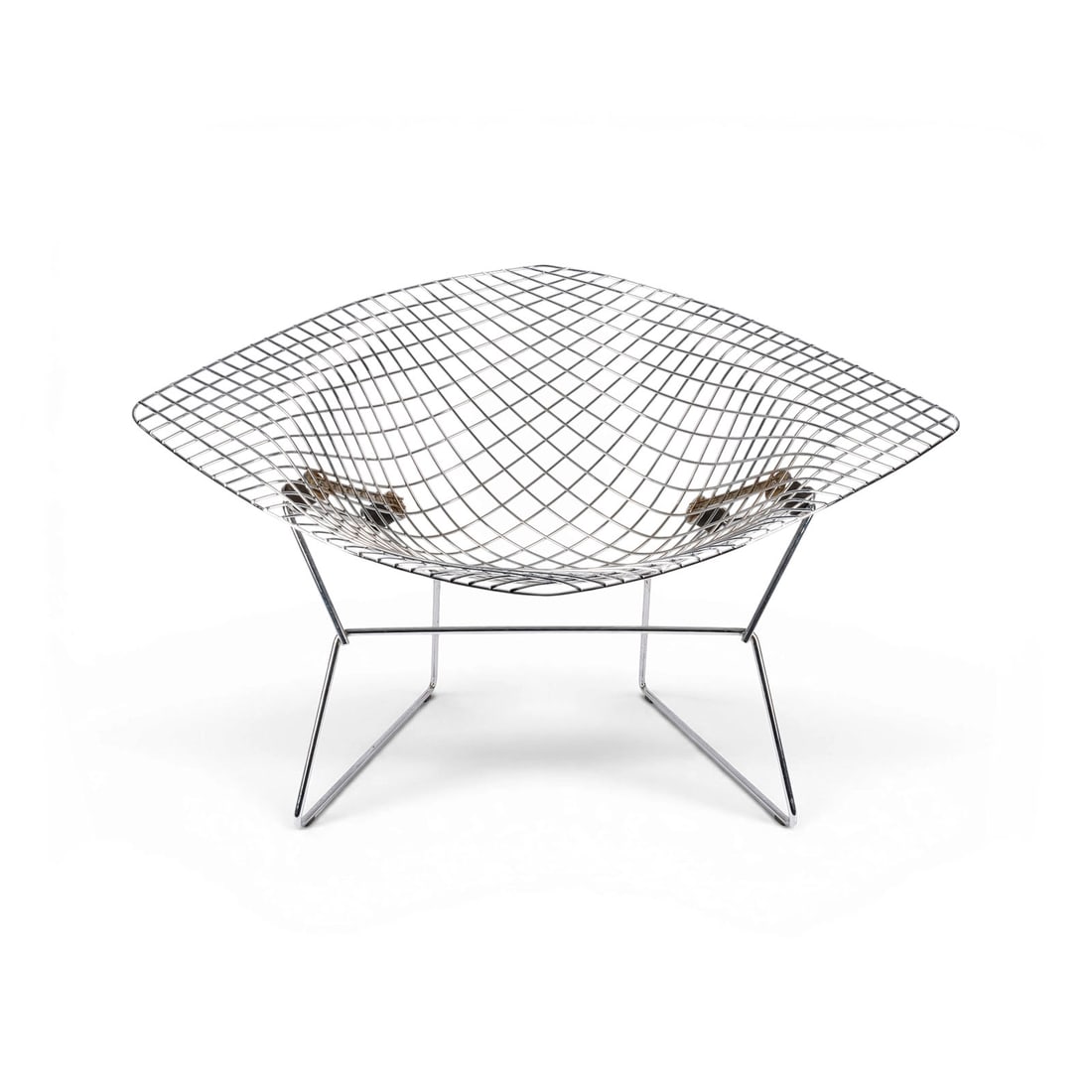 HARRY BERTOIA | SESSEL '422' GROSSER 'DIAMOND CHAIR': HARRY BERTOIA 1915 San Lorenzo, Italy - 1978 Barto, Pennsylvania, USA LOUNGE CHAIR '422' LARGE 'DIAMOND CHAIR' Knoll International, designed in 1952 Chrome-plated steel wire, rubber buffers, upholster