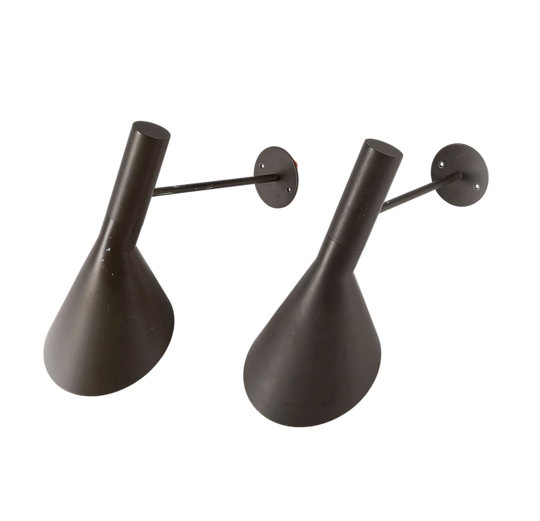 ARNE JACOBSEN | PAAR GROSSE 'AJ VISOR' WANDLAMPEN (1 of 6)