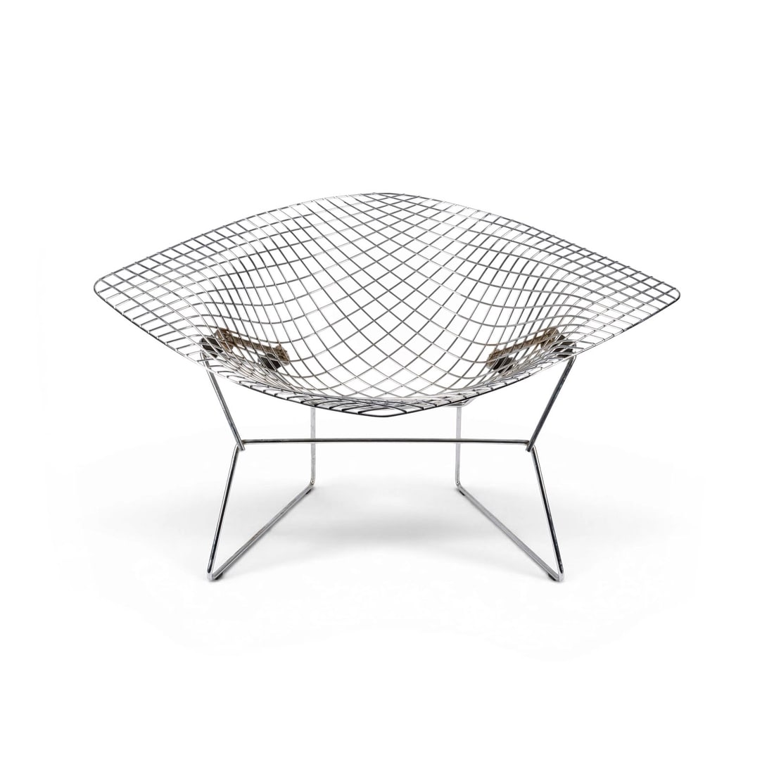HARRY BERTOIA | SESSEL '422' GROSSER 'DIAMOND CHAIR': HARRY BERTOIA 1915 San Lorenzo, Italy - 1978 Barto, Pennsylvania, USA LOUNGE CHAIR '422' LARGE 'DIAMOND CHAIR' Knoll International, designed in 1952 Chrome-plated steel wire, rubber buffers, upholster