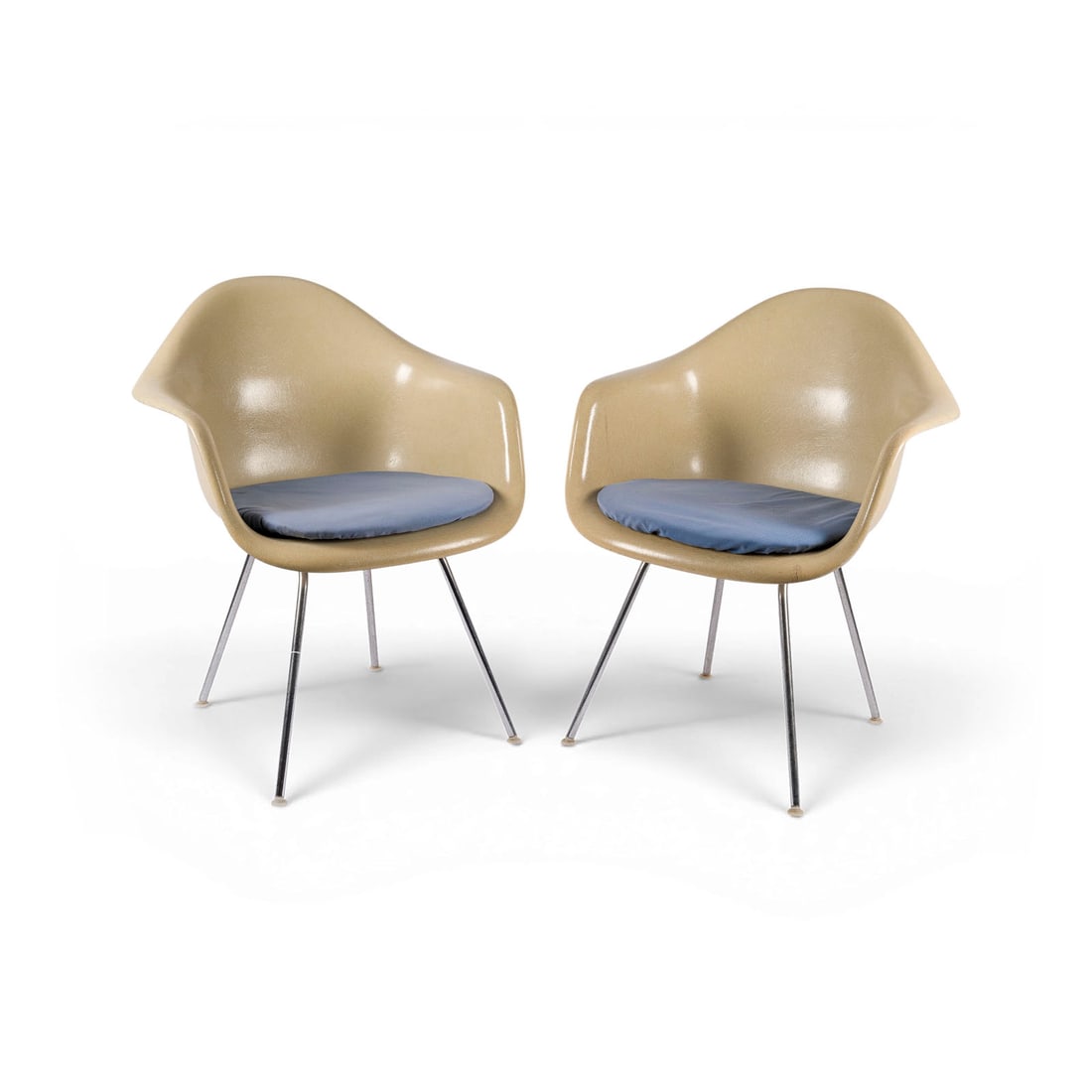 CHARLES UND RAY EAMES | PAAR 'DAX' ARMLEHNSTUEHLE (1 of 3)