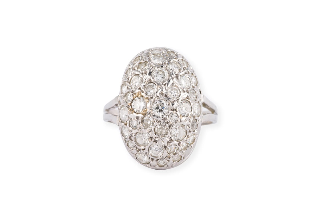 STERNENHIMMEL RING: STERNENHIMMEL RING PT/WG 750 (getestet). Ringmass: ca. 55. Ringkopfmasse: ca. 20,0 x 14,2 mm. Ges.-Gew.: ca. 5,3 g. Ring, ueppig besetzt mit Diamanten im Alt- und 8/8-Schliff zus. ca. 1.00 ct.
