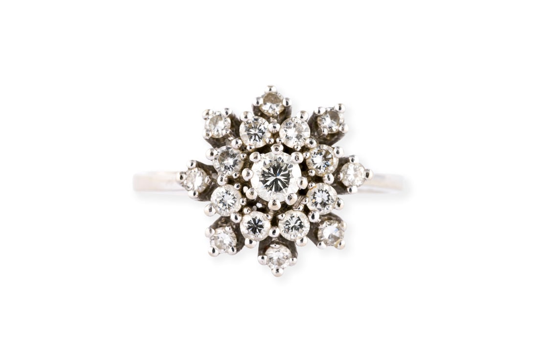 RUNDER BRILLANT RING: RUNDER BRILLANT RING WG 585. Ringmass: ca. 64. Ges.-Gew.: ca. 4,3 g. Ring, besetzt mit Brillanten zus. ca. 1.00 ct.