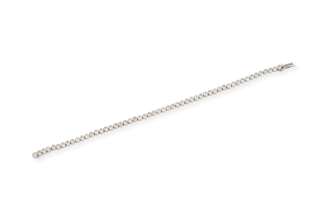 PLATIN TENNIS ARMBAND: PLATIN TENNIS ARMBAND PT. L.: ca. 18,5 mm. Ges.-Gew.: ca. 14,3 g. Tennisarmband besetzt mit Diamanten zus. ca. 4.78 ct. F-H/VVS-P. Kastenschloss mit Sicherheitsacht.