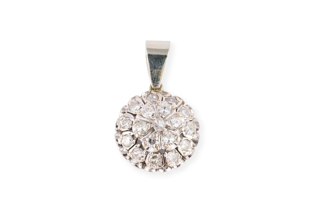 RUNDER DIAMANT ANHAENGER: RUNDER DIAMANT ANHAENGER WG 750 (getestet). Masse: ca. 27,2 x 17,1 mm. Ges.-Gew.: ca. 3,9 g. Runder Anhaenger, besetzt mit Diamanten im 8/8-Schliff zus. ca. 1.00 ct. F-G/VS-P.