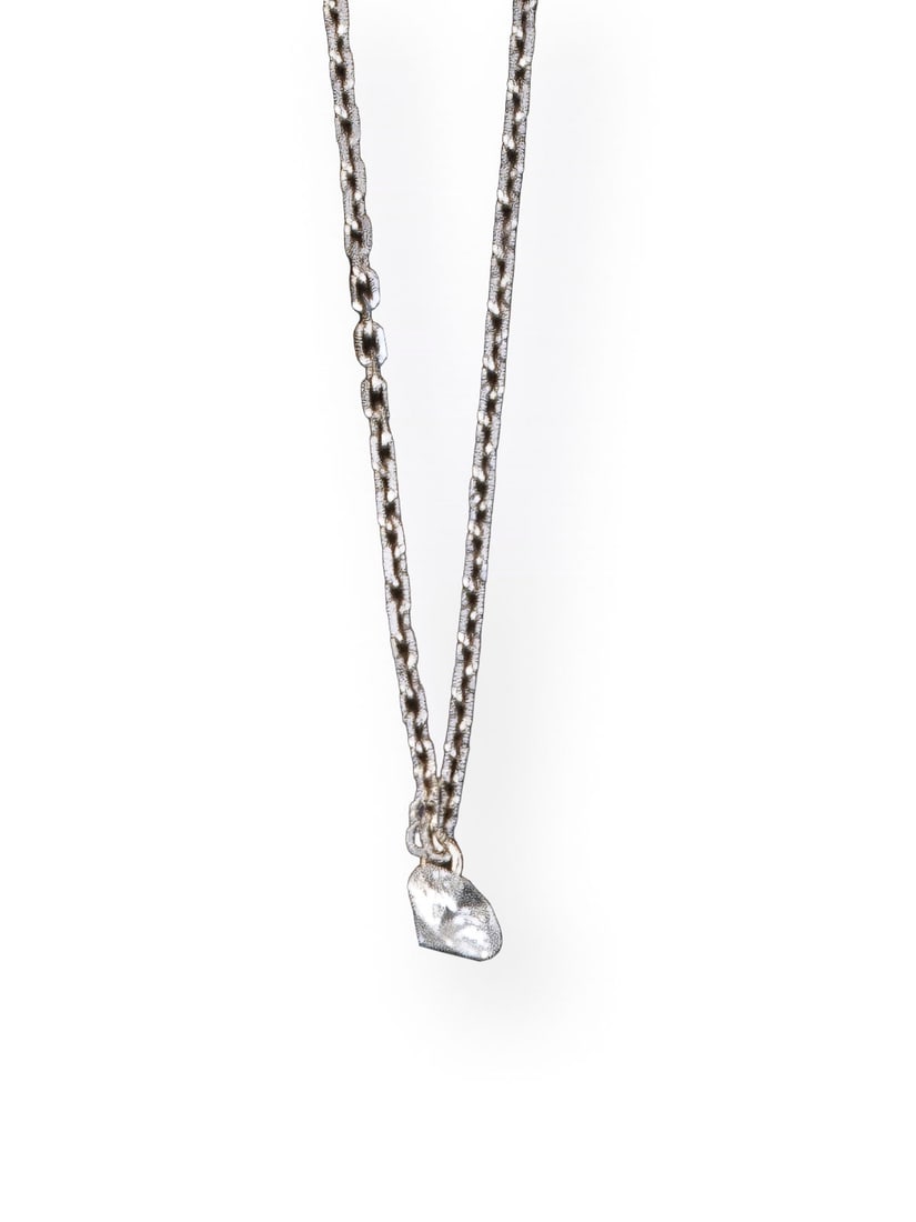 DIAMANT COLLIER: DIAMANT COLLIER WG 750. L.: ca. 40,0 cm. Ges.-Gew.: ca. 1,6 g. Collier, besetzt mit einem Brillanten von ca. 0.15 ct.