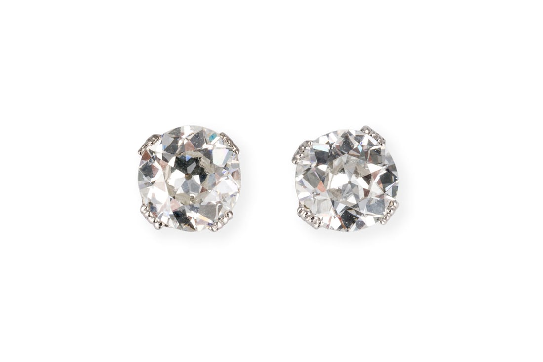 DIAMANT OHRSTECKER 1.20 CT.: DIAMANT OHRSTECKER 1.20 CT. PT/WG 585. Masse: D.: ca. 6,1 mm. Ges.-Gew.: ca. 1,2 g. Ohrstecker, besetzt mit Diamanten im Altschliff zus. ca. 1.20 ct. G/VVS-VS.