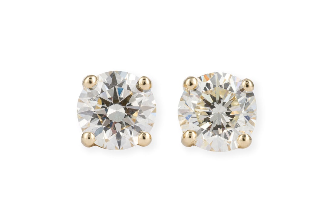 BRILLANT OHRSTECKER 2.10 CT.: BRILLANT OHRSTECKER 2.10 CT. GG 585. D.: ca 6,5 mm. Ges.-Gew.: ca. 2,6 g. Ohrstecker, besetzt mit Brillanten zus. ca. 2.10 ct. I-J/VVS-VS. Fluoreszenz: schwach-mittel.
