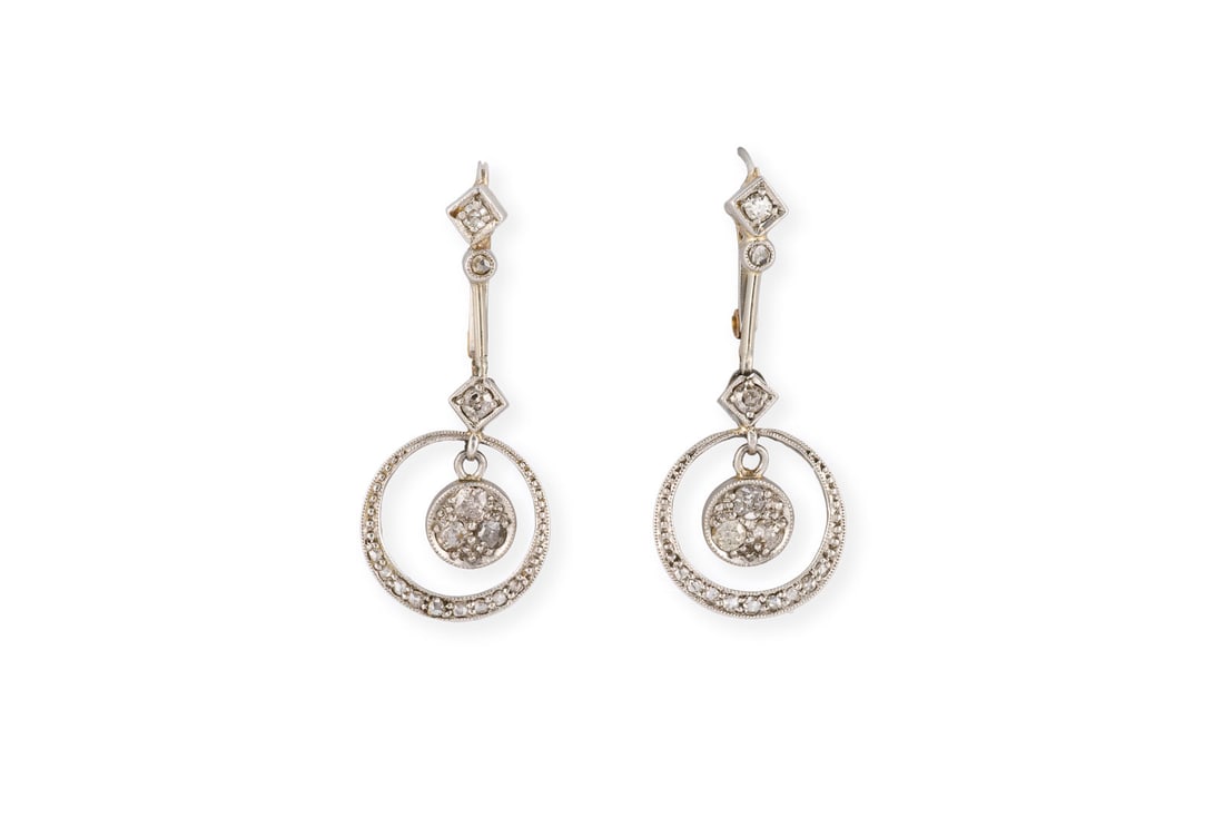 ART DECO OHRHAENGER: ART DECO OHRHAENGER PT/GG 585. Masse: ca. 30,1 x 12,2 mm. Ges.-Gew.: ca. 4,5 g. Art DEco Ohrhaenger, besetzt mit Diamanten im Rosen- und 8/8-Schliff.