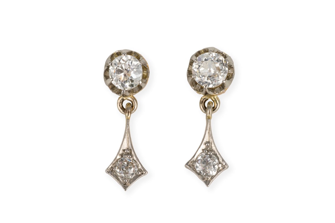 ART DECO OHRHAENGER: ART DECO OHRHAENGER AG/PT/RG 585. Masse: ca. 16,7 x 5,6 mm. Ges.-Gew.: ca. 3,3 g. Ohrhaenger im Art DEco Stil, besetzt mit Diamanten im Altschliff zus. ca. 1.00 ct. G-H/VVS-SI.