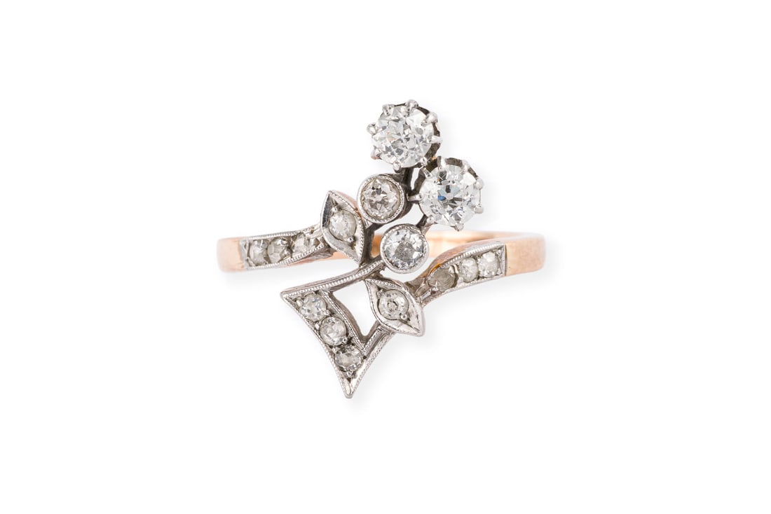 BOUQUET DIAMANT RING: BOUQUET DIAMANT RING PT/GG 585. Ringmass: ca. 57. Ges.-Gew.: ca. 3,6 g. Ring, besetzt mit Diamanten im Alt- und 8/8-Schliff zus. ca. 0.75 ct. H/VS-SI.