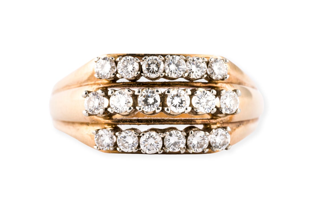 BRILLANT RING: BRILLANT RING GG 585. Ringmass: ca. 67. Ringbreite: ca. 11,1 mm. Ges.-Gew.: ca. 7,0 g. Ring, besetzt mit Brillanten zus. ca. 1.00 ct. G-H/VS.