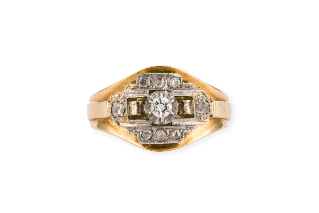 DIAMANT RING: DIAMANT RING PT/GG 750. Ringmass: ca. 53. Ringbreite: ca. 11,6 mm. Ges.-Gew.: ca. 4,1 g. Ring, besetzt mit einem zentralen Brillanten von ca. 0.10 ct. H/SI, sowie weiterer Randbesatz aus Diamantrosen.