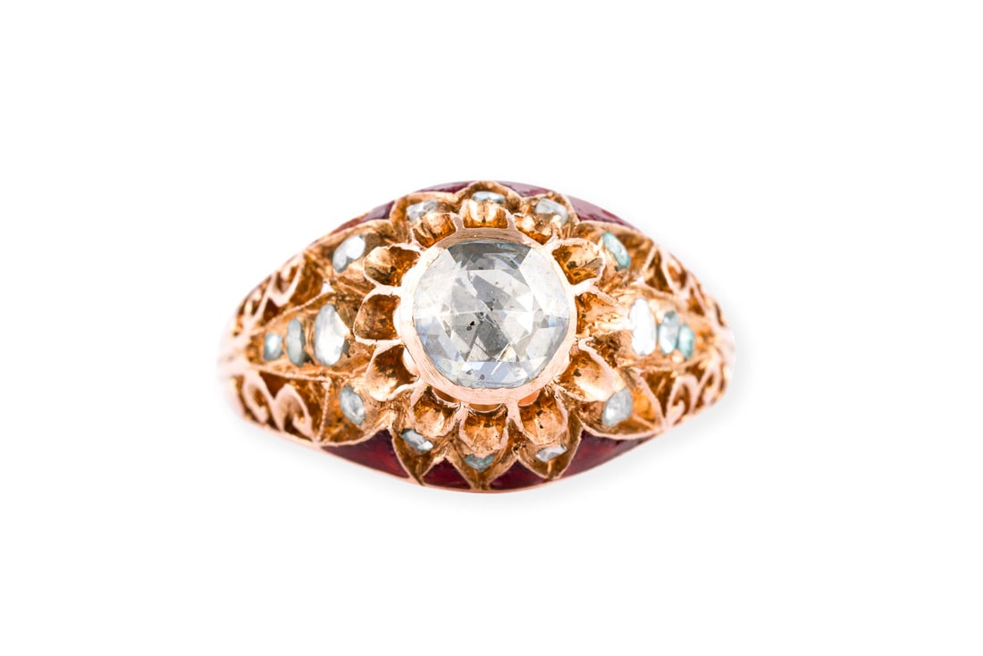 BELLE EPOQUE RING: BELLE EPOQUE RING RG 585 (getestet). Ringmass: ca. 54. Ges.-Gew.: ca. 3,8 g. Ring, besetzt mit Diamanten im Rosenschliff und roter Emaille. Expertise: Emaille min best.