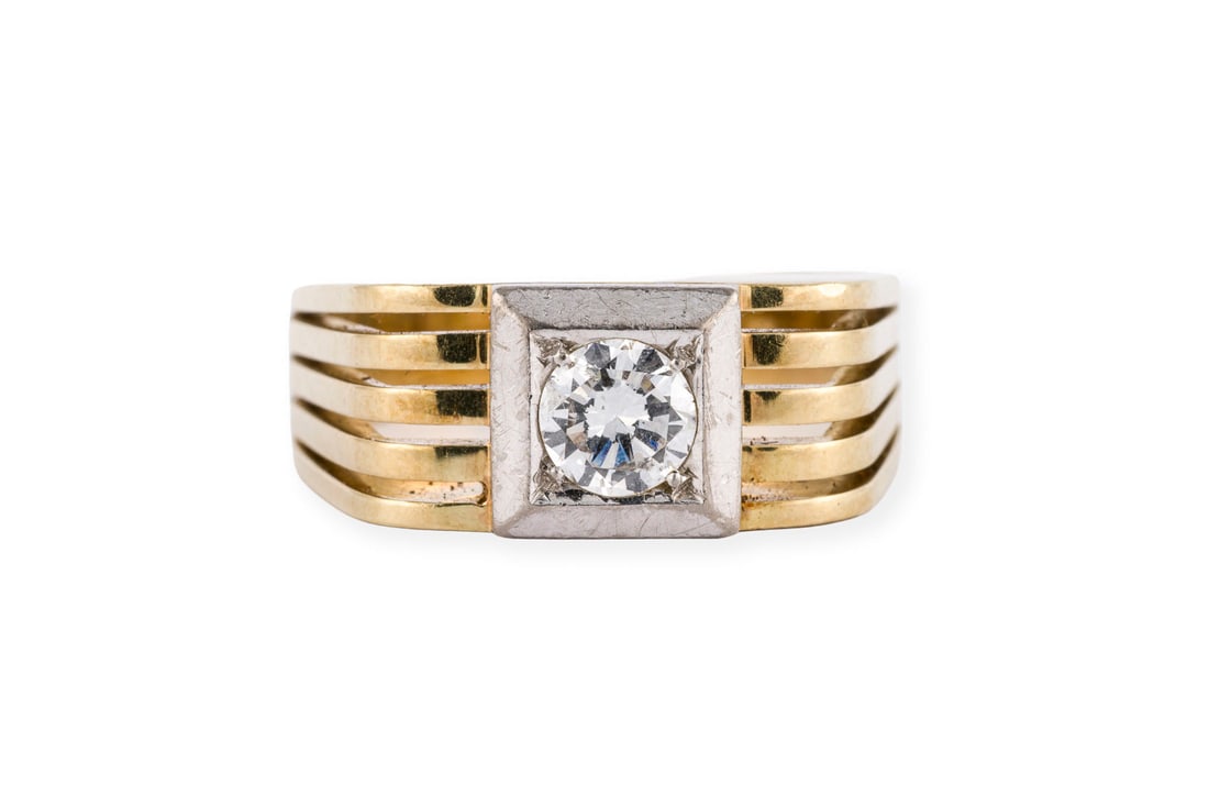 SOLITAER SIEGELRING: SOLITAER SIEGELRING WG/GG 585. Ringmass: ca. 59. Ringbreite: ca. 8,6 mm. Ges.-Gew.: ca. 9,6 g. Ring, besetzt mit einem Brillanten von ca. 0.50 ct. H/SI.