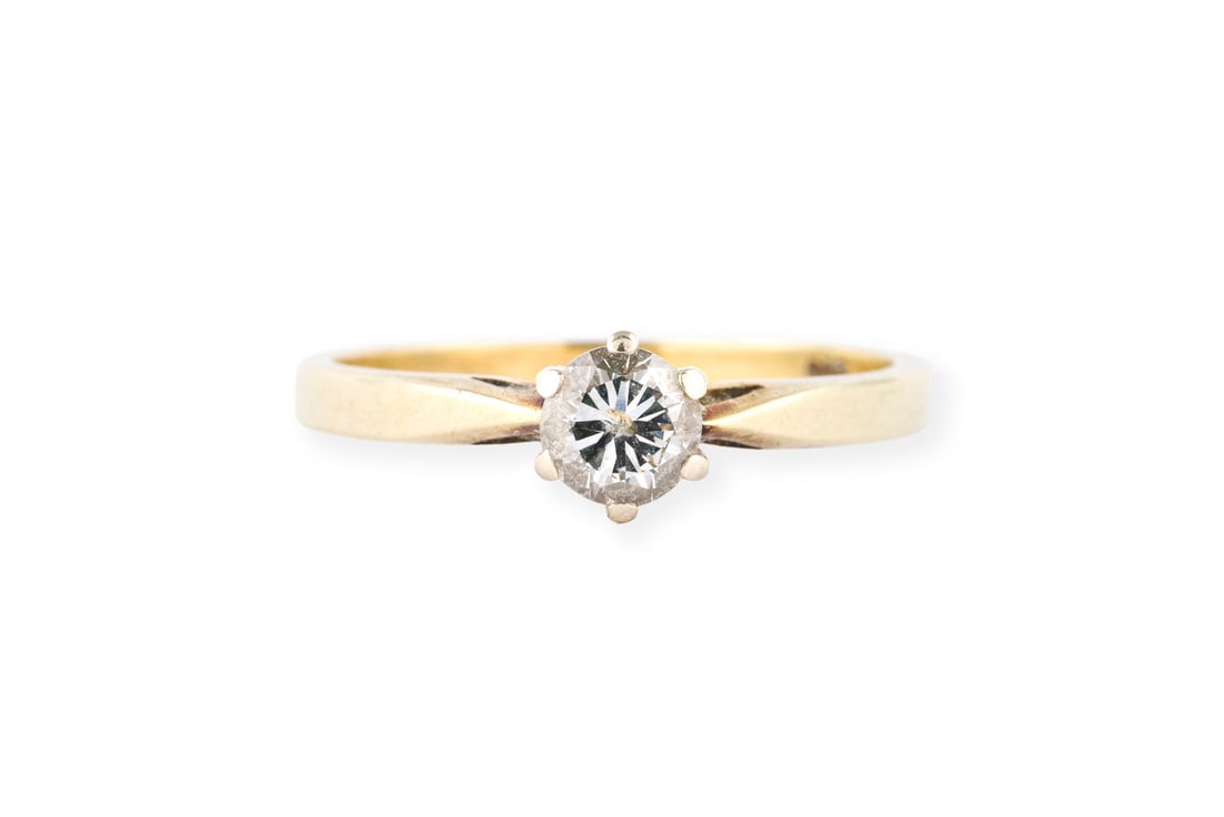 SOLITAER DIAMANT RING: SOLITAER DIAMANT RING GG 585. Ringmass: ca. 57. Ges.-Gew.: ca. 2,8 g. Solitaerring, besetzt mit einem Diamanten von ca. 0.55 ct. I/P.