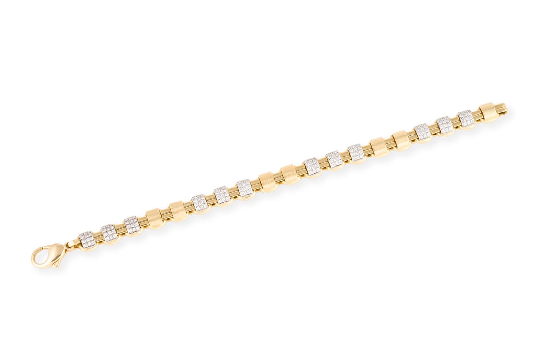 BRILLANT ARMBAND: BRILLANT ARMBAND GG 750. L.: ca. 19,0 cm. B.: ca. 8,2 mm. Ges.-Gew.: ca. 24,5 g. Armband aus mattierten und polierten Elementen, teilweise besetzt mit Brillanten in PavE-Fassung zus. ca. 1.72 ct.
